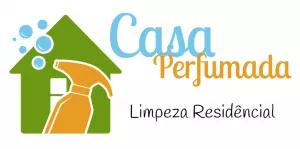 Logo Editável de Limpeza Residencial com Casa e Spray