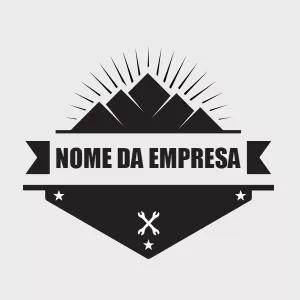 Logotipo com Montanhas e Ferramentas para Editar Online